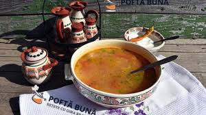 Adauga in ciorba carnea de pe ele. Ciorba Ardeleneasca De Varza Cu Afumatura Reteta Simpla Youtube