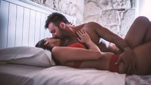 Las cosas imprescindibles que deben hacer los hombres en la cama, según  ellas
