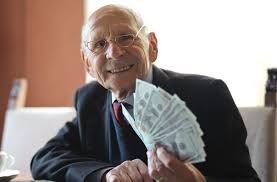 Aceasta lege nu a fost data pentru cei care au 15 ani lucrati (minimul prevazut de lege pentru a cere pensie), ci pentru oameni care au acum varsta de pensie, dar nu au 15 ani lucrati. ToÈ›i Romanii Care Vor Pensionare AnticipatÄƒ Trebuie SÄƒ È™tie Noile Reguli Cati Ani Trebuie SÄƒ Cotizezi Kanal D Romania