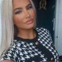 Aimee Fraser's Instagram, Twitter & Facebook