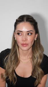 ¡Hair tutorial babes! Easy & femenine 🦢, Protector térmico y hairspray (mi  favorito) @tresemmecam , #efectogloss #squadtresemmé