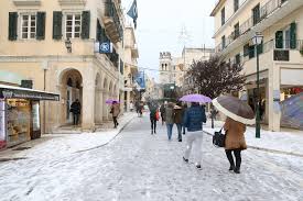 Πρακτική γνώση και μελέτη του καιρού (meteo). To Spanio 8eama Ths Xionismenhs Kerkyras Meta Apo 13 Xronia Lifo