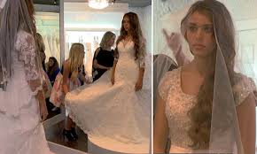 Jun 03, 2021 · longtime fans of the duggars and the seewalds have been stunned this week. Jessa Duggar Chooses A Pink Gown On New 19 Kids Counting Daily Mail Online