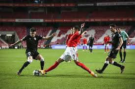 4.ª vitória consecutiva do benfica na liga nos. Benfica Empata Com V Guimaraes Soma O Quarto Jogo Sem Vencer E Ja Esta A 11 Pontos Do Sporting I Liga Sapo Desporto