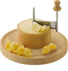 Une Frisette A Fromage Tete De Moine Ou Girolle Fromage Tete De Moine Girolles Cuisine Du Monde