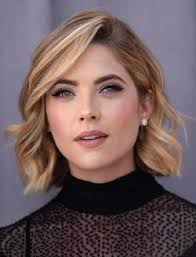 Short blonde straight bob hairstyle with side swept bangs light brown bob haircut with bangs hairstyle short haircuts with side swept bangs and layers 30 Classy Short Hairstyles With Bangs To Give A Try In 2019