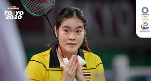 Badminton is often played as a casual outdoor activity in a yard or on a beach; Vdgmlkh2vvao4m