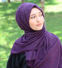 Wunderschones Madchen Mit Super Elegantem Hijab In Lila Sal Turban Tarzlari Model