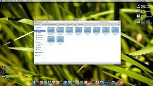 Untuk cara install tema, baca saja tutorial lain di bawah: 27 Best Windows 8 Themes For Your Desktop