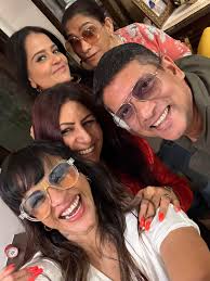 Live music at home with colleagues who become friends