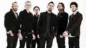 Trupa americană de rock linkin park a rămas, de astăzi, fără solist, odată cu noutatea despre moartea lui chester bennington. Solistul Trupei Linkin Park Chester Bennington S A Sinucis