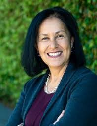 Lara Wynne's Instagram, Twitter & Facebook