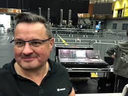 22 mica for the main hangs, 12 2100lfc in an arc delay configuration for  low end and 2 micas as front fill for Steve Augeri.