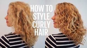 Fight afternoon frizz by smoothing hair with a small amount of children's detangling spray. How To Style Curly Hair For Frizz Free Curls Youtube