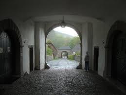 Vielmehr waren faktoren, die an diesem ort zur anlage einer siedlung führten, so zwingend. Walk Back To Parking Bild Von Hotel Burg Schnellenberg Attendorn Tripadvisor