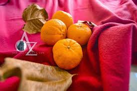 Angpau dan limau mandarin amat sinonim dengan sambutan tahun baru cina. Azstory311 C