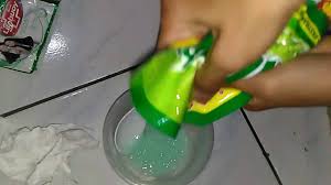 Kepikiran nggak sih kalau ternyata deterjen cair ini juga bisa digunakan untuk membuat slime. 11 Cara Membuat Slime Sendiri Dengan Mudah Dan Aman