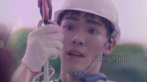 Erik lau kính gặp ngay "Khá Bảnh" đang bay lắc :))