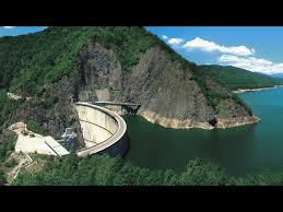 Curtea de argeș is a municipality in romania on the left bank of the river argeș, where it flows through a valley of the lower carpathians (the făgăraș mountains), on the railway from pitești to the turnu roșu pass. TransfÄƒgÄƒrÄƒÈ™an Curtea De Arges Balea Lac Barajul È™i Lacul Vidraru Youtube