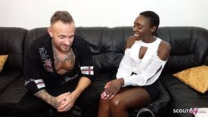 สาวผิวดำเยอรมันผอม zaawadi โดนหลอกให้เย็ด