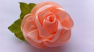 Rosen mit papier (krepppapier) selber machen. The Decoration On The Hairpin Kanzashi Kanzashi Rose Anleitung Fur Blumenhaarspange Diy Stoffblumen Anleitung Fur Blumengestecke