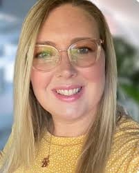 Kristina Barton's Instagram, Twitter & Facebook