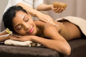 Consientete Con Un Bano De Luna Antes Del Dia B Beneficios Del Masaje Terapia De Masaje Bano De Luna