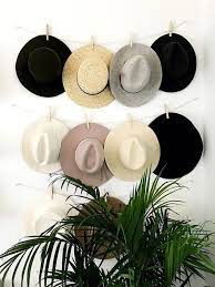 Pin By Chan Ford On Outfits Con Sombreros In 2020 Diy Hat Rack Hat Rack Hat Display