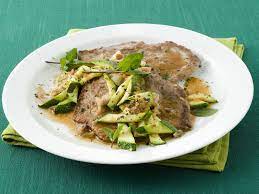 Potete scegliere piselli stufati, patate arrosto o verdure alla scegliete la ricetta delle scaloppine di vitello che preferite e sbizzarritevi con i contorni. Scaloppine Alle Zucchine