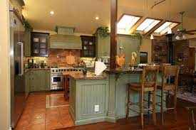 If the idea of dark green kitchen cabinets makes you nervous, test the color on a kitchen island. Country Green Kitchen Landhausstil Kuche Orange County Von Pacific Coast Custom Design