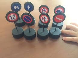 手作り道路標識 手作りおもちゃ 幼稚園のアート 保育園 製作