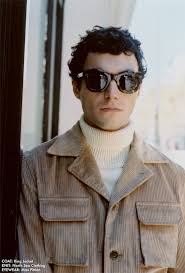 Comment Choisir Et Bien Porter Le Col Roule Col Roule Tenue Decontractee Pour Homme Mode Homme