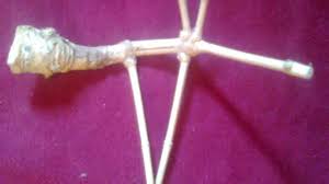 Niat pertama untuk ritual untuk mengunci energy bambu pethuk yang akan kami potong malah tidak menyangka ruas bawah bekas potongan didalamnya ada sebuah batu mustika yang bercahaya membuat silau kami dan meredup secara perlahan. Binanggun Mantap By Kater 45 Galih Surater