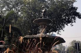 19th-century Wellington fountain ...