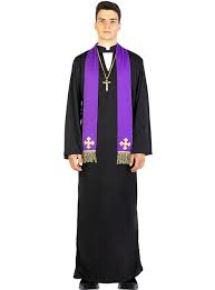 A második világháború idején közeli kapcsolatba került vele. Az Ordoguzo Karras Atya Jelmez A Legmenobb Funidelia