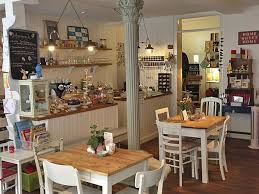 Quince Minutos Mas Tarde Y Sin Haber Retomado La Historia De Donde La Dejo Entramos A La Cafeteria Mas Famosa De Culro Cafe Interior Cafe Design Cafe Bistro