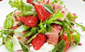 Salade De Roquette Aux Fraises Et Au Jambon Cru Vinaigrette Au Miel Aardbeien Salade Mozzarella