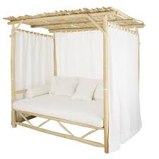 pin de gwenaelle daran en camas cama con dosel camas teca