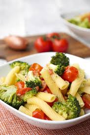 Schnelle One Pot Nudeln Mit Brokkoli Und Tomaten Perfekt Fur Kinder Rezept Brokkoli Nudel Auflauf Nudel Brokkoli Brokkoli Nudeln