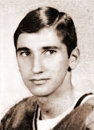 Player photos for the 1974-75 Des Moines Capitols at hockeydb.com