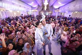 Pandai sangat siap pandang mommy lagi. Showbiz Fattzura Surprised Fans With Live Duet Performance Of Cinderella At Wedding Reception Nsttv