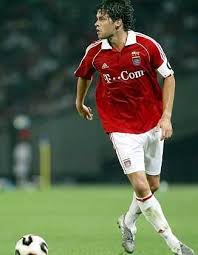 Hij werd duits voetballer van het jaar in 2002, 2003 en 2005. Spekulationen Um Bayern Star Britische Zeitungen Melden Ballack Wechsel Zu Manu Der Spiegel