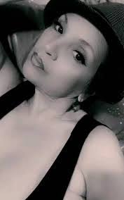 Zoraida Robles's Instagram, Twitter & Facebook