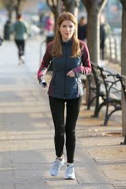 Anna Kendrick Filming Love Life In New York City 11 05 2019 Anna Kendrick Anne Kendrick Kendrick