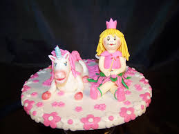 Prinzessin lillifee aus fondant modelliert und teilweise mit kristallpulverfarbe bemalt Cake Topper Prinzessin Lillifee Mit Einhorn Cakes For Fun