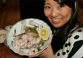 美味 カエルの刺身を食べてみた サッパリしていて鶏肉より美味しい 2012年5月11日 エキサイトニュース