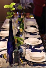 While i know some might think this is crazy fancy for a dinner party, i love the idea of dressing up your table a little something extra, to make it special for your guests. Greek Dinner Party At Home Themenabende Dinner Party Dekorationen Griechisches Essen