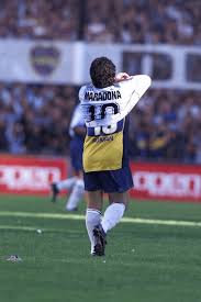 Bolavip - Tienes que ser realmente grande para que, en partido despedida,  Maradona use tu camiseta. 🔵🟡 | Facebook