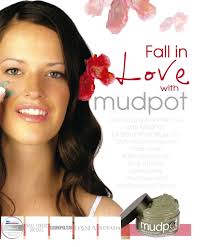 Flowers and a Facial. The perfect Valentine's Day Duo! #valentine  #valentinesdaygift #valentinesday #giftideasforher #mudmask #cosmetics  #naturalbeauty #flowers