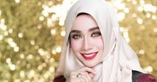 The tenth season of akademi fantasia, also branded as af2013, premiered on 14 september 2013 and concluded on 17 november 2013 on the astro ria television channel. Biodata Amira Othman Cerita Budak Sepet